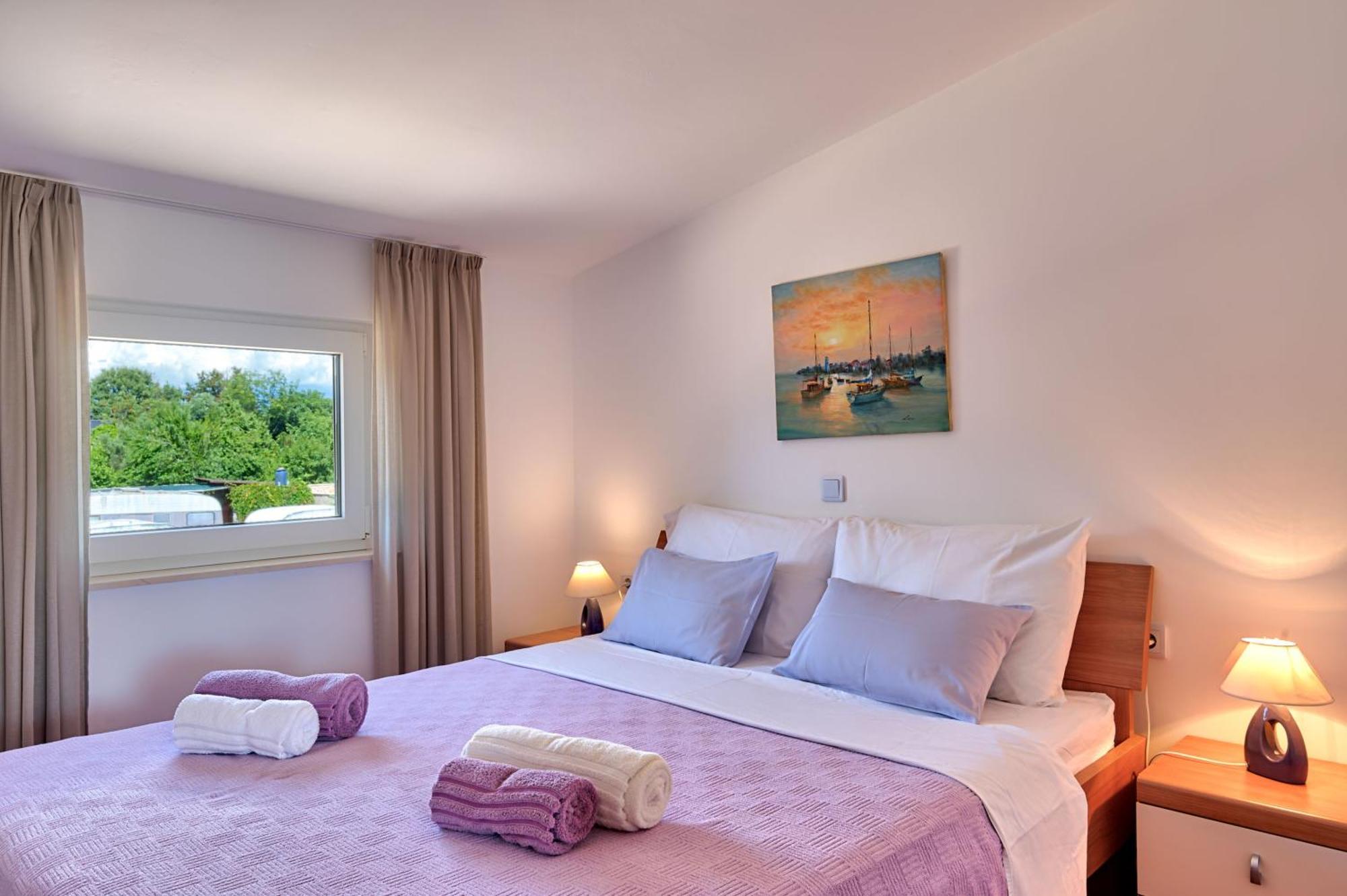Teuta Apartments - A Beach And A Sea View Peroj Exterior photo