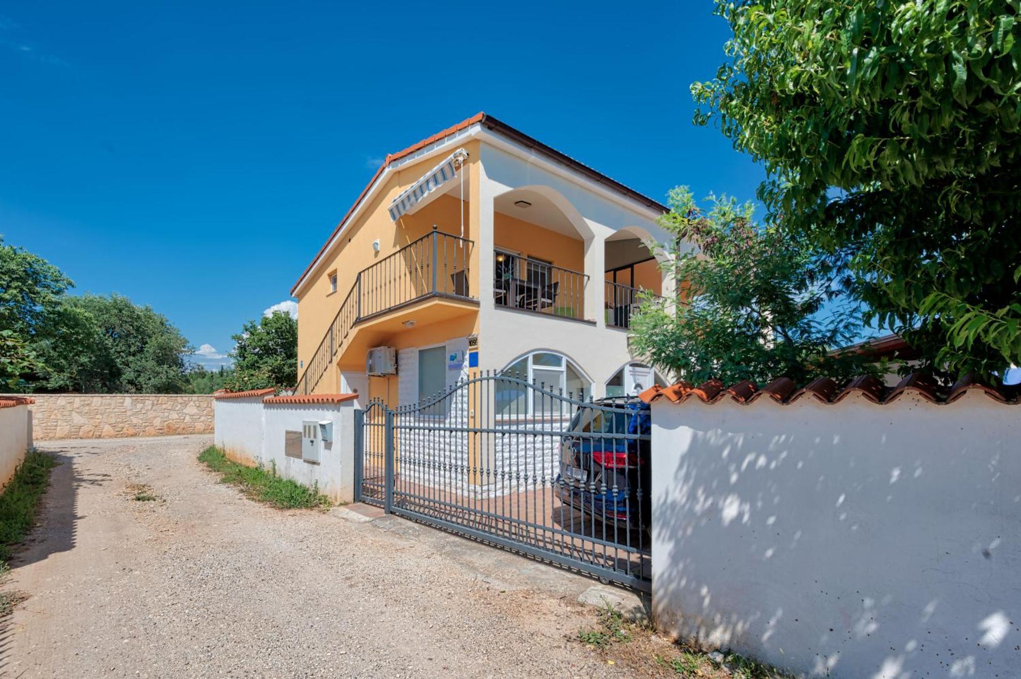 Teuta Apartments - A Beach And A Sea View Peroj Exterior photo