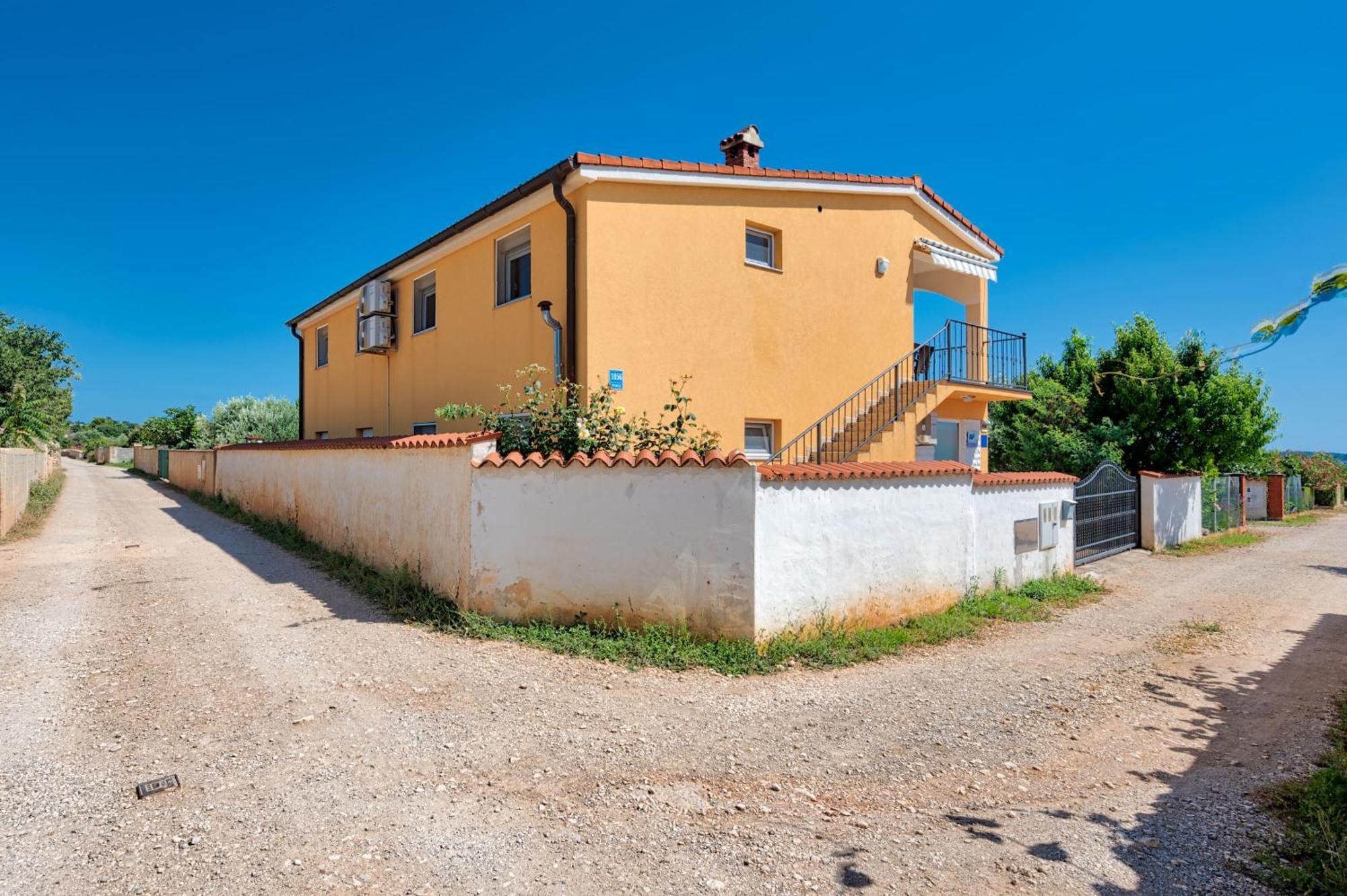 Teuta Apartments - A Beach And A Sea View Peroj Exterior photo