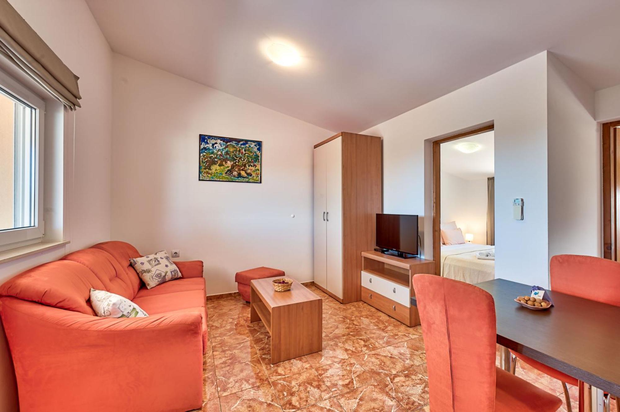 Teuta Apartments - A Beach And A Sea View Peroj Exterior photo