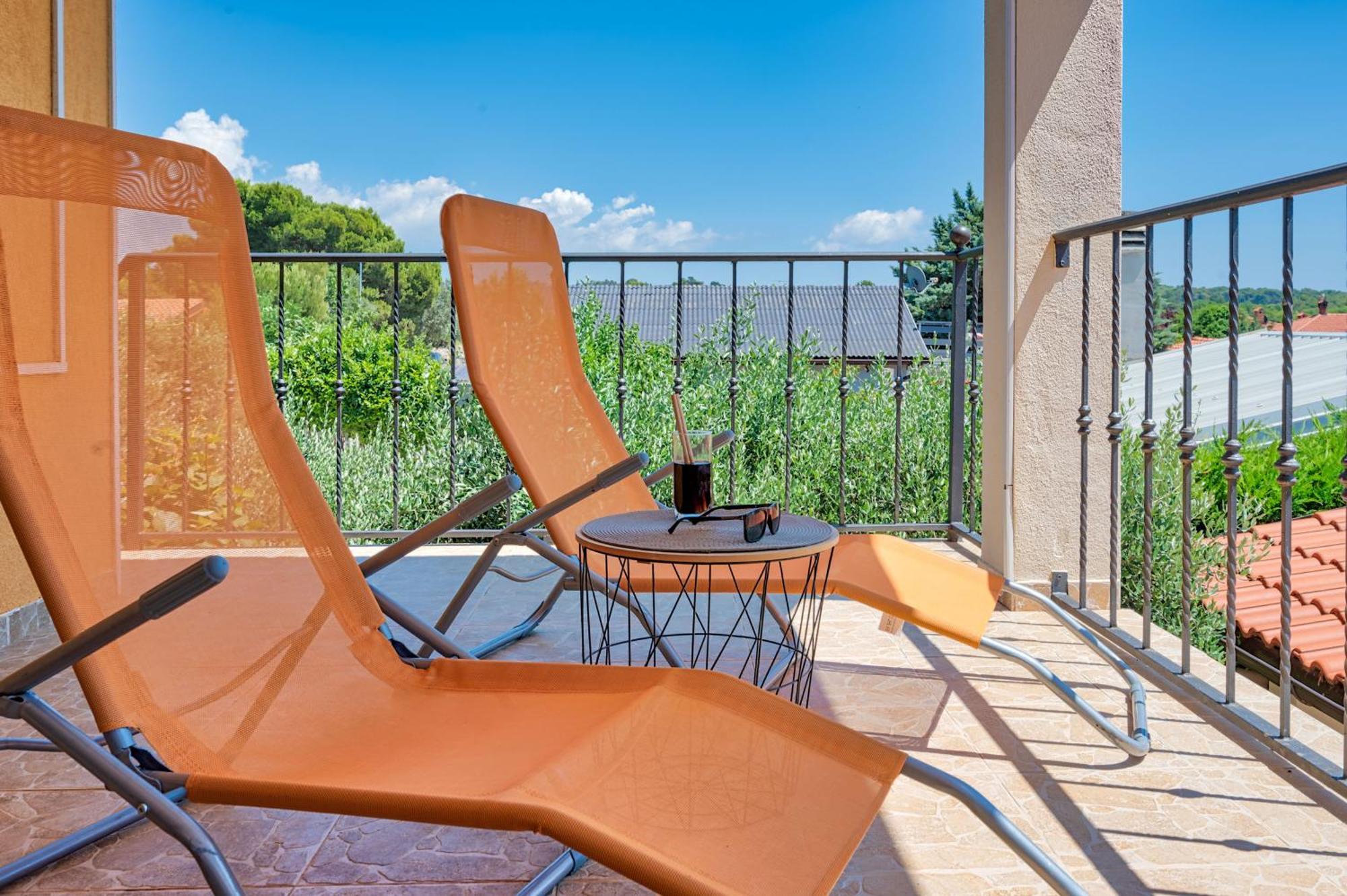 Teuta Apartments - A Beach And A Sea View Peroj Exterior photo