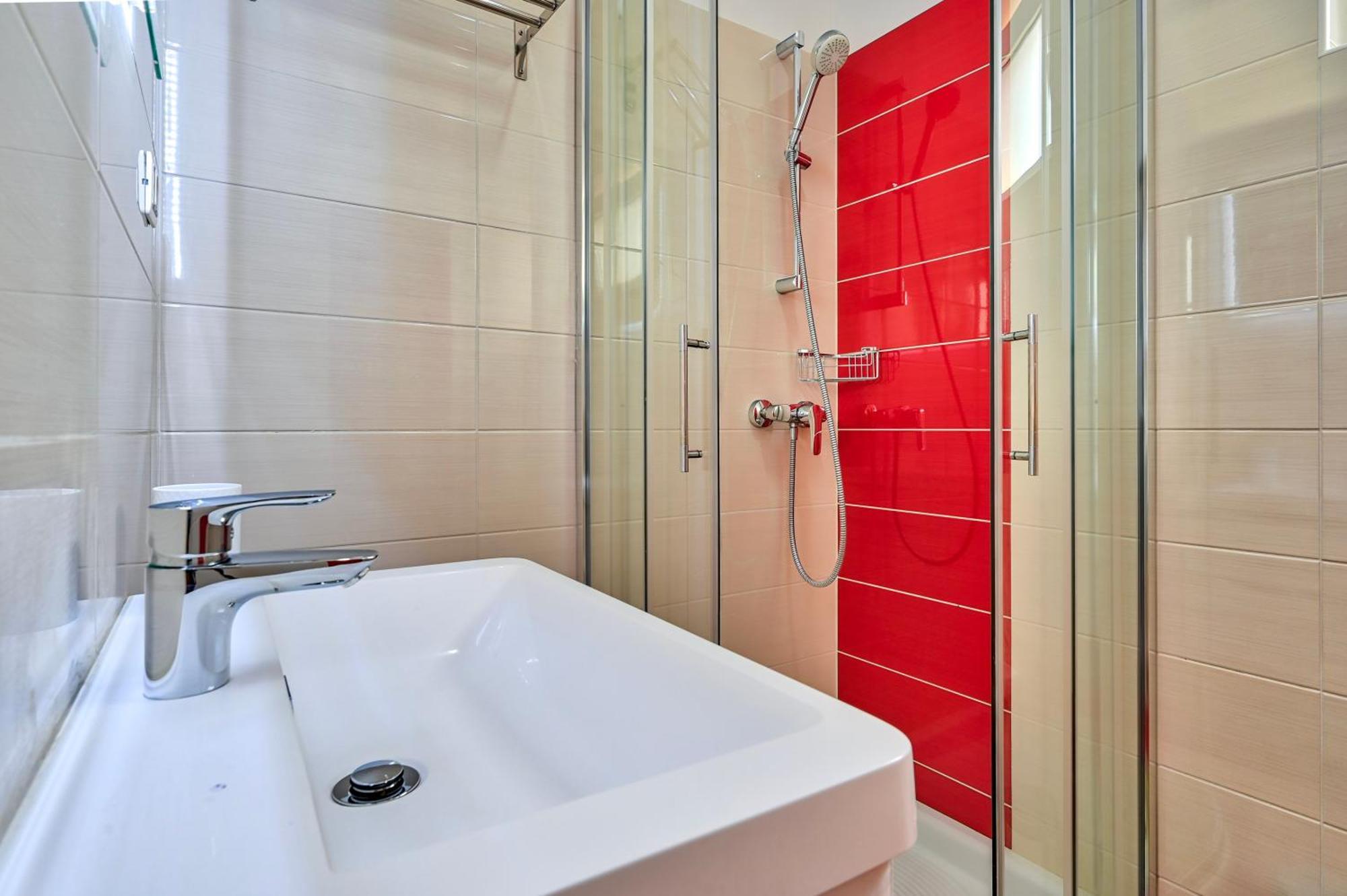 Teuta Apartments - A Beach And A Sea View Peroj Exterior photo